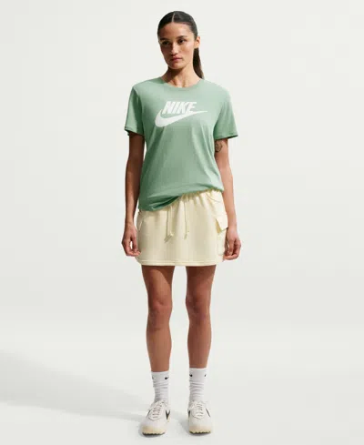 Nike Sportswear Women's Essentials Logo T-shirt In Green