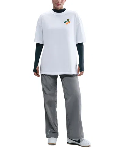 Nike Sportswear Women's Oversized Short-sleeve Graphic T-shirt In White