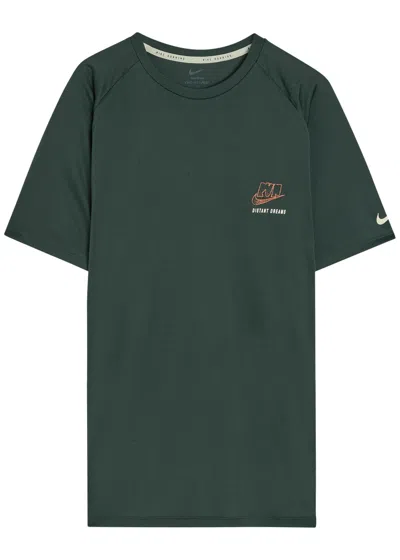 Nike Stride Distant Dreams Running T-shirt In Green