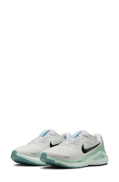 Nike Structure 26 Running Shoe In White