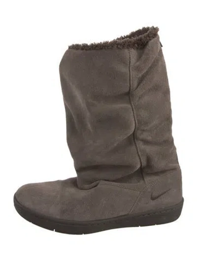 Pre-owned Nike Suede Boots In Gray