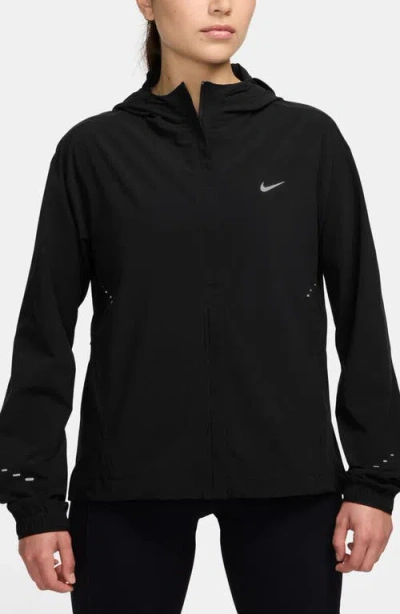 Nike Swift Repel Packable Running Jacket In Black/reflective Silver