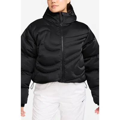 NIKE NIKE SWOOSH SERIES WATER RESISTANT THERMA-FIT OVERSIZE DOWN PUFFER JACKET