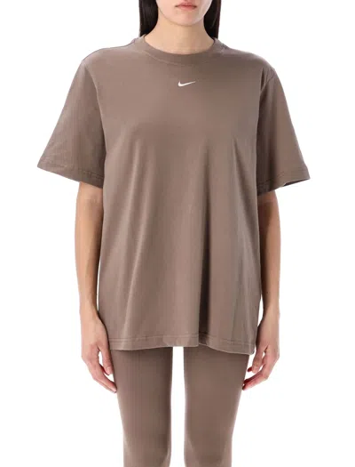 Nike T-shirt Swoosh In Brown