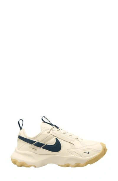Nike Tc 7900 Sneaker In Pale Ivory/armory Navy/brown