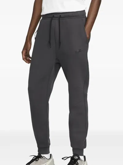 Nike Tech Fleece Joggers In Gray
