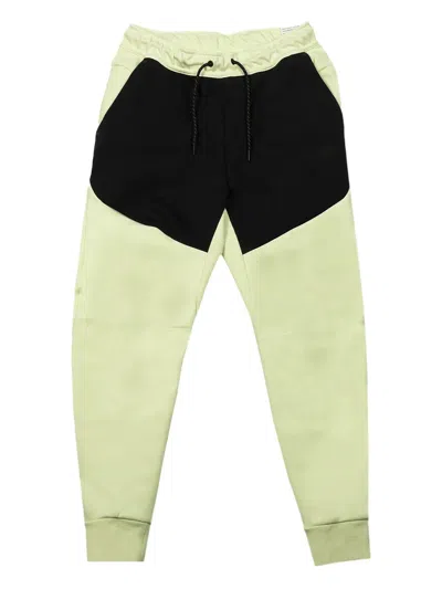 Nike Tech Fleece Track Pants In Grün