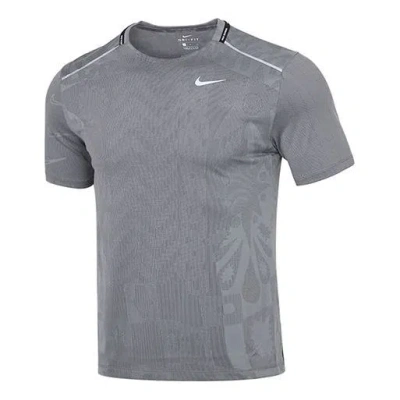 Nike Techknit Wild Run Reflection Running Short-sleeve Tee Men Grey Gray In Blue