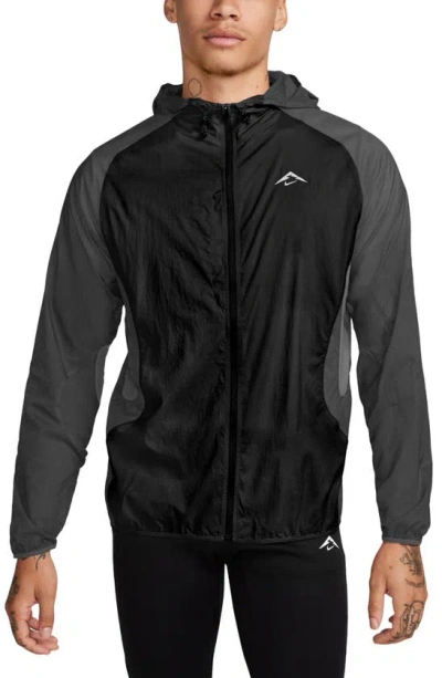 Nike Trail Aireez Water Repellent Hooded Running Jacket In Black