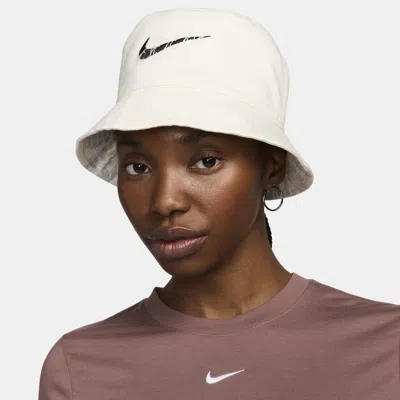 Nike Unisex Apex Reversible Bucket Hat In White