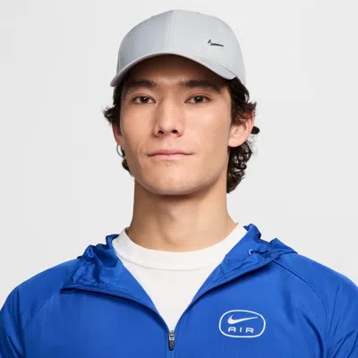 Nike Unisex Club Structured Metal Swoosh Cap In Grey