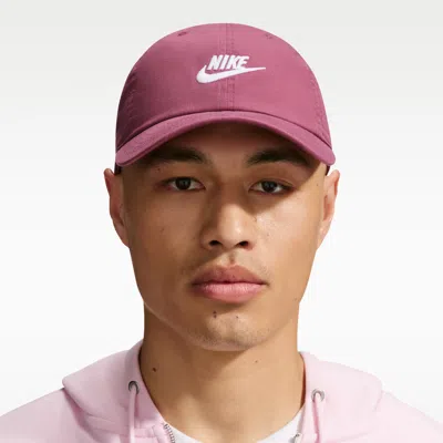 Nike Unisex Club Unstructured Futura Wash Cap In Red