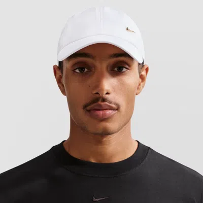 Nike Unisex Dri-fit Club Unstructured Metal Swoosh Cap In White