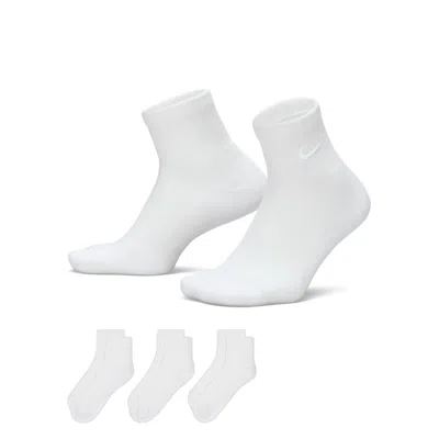Nike Unisex Everyday Elevated Ankle Socks (3 Pairs) In White