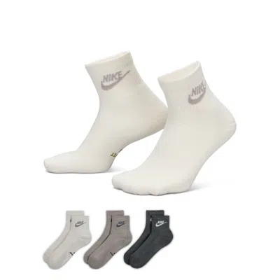 Nike Unisex Everyday Elevated Ankle Socks (3 Pairs) In White