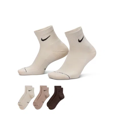 Nike Unisex Everyday Elevated Ankle Socks (3 Pairs) In Neutral