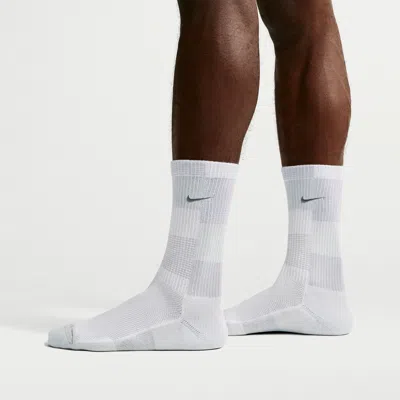 Nike Unisex Everyday Elevated Crew Socks (1 Pair) In White