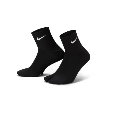 Nike Unisex Everyday Plus Lightweight Ankle Split-toe Socks In Black