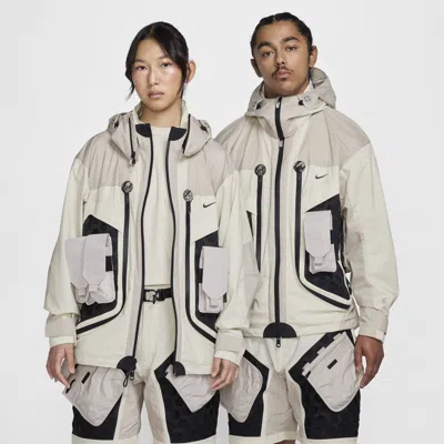 Nike Unisex Ispa Butterfly Jacket In Grey