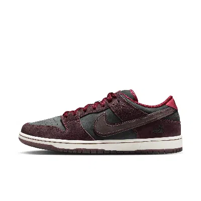 Nike Unisex  Sb Dunk Low Pro Skate Shoes In Brown