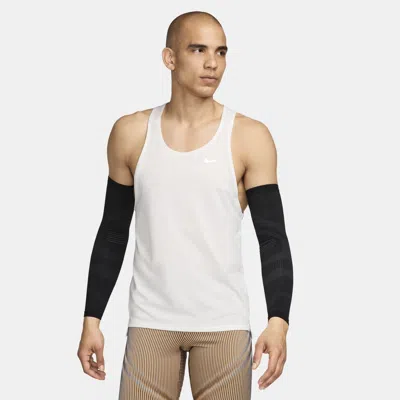 Nike Unisex Zoned Arm Sleeves In Black