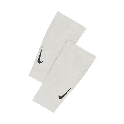Nike Unisex Zoned Calf Sleeves In White