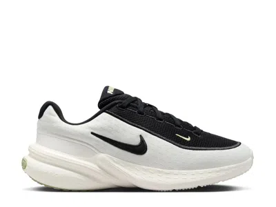 Nike Uplift Sc Sneaker In White