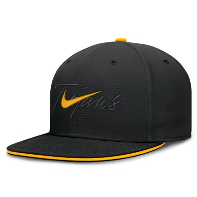 Nike Usc Pro  Men's Dri-fit College Fitted Hat In Black