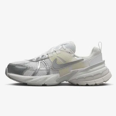 Nike V2k Run 复古经典 轻盈透气 女子板鞋 In White