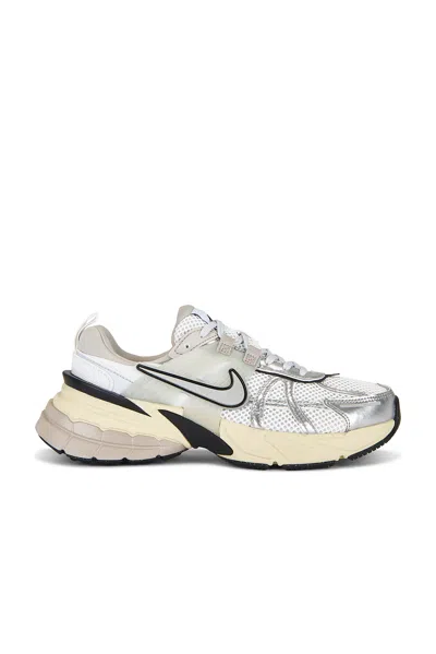NIKE V2K RUN SNEAKER