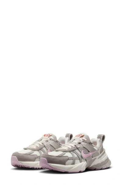 NIKE NIKE V2K RUN SNEAKER