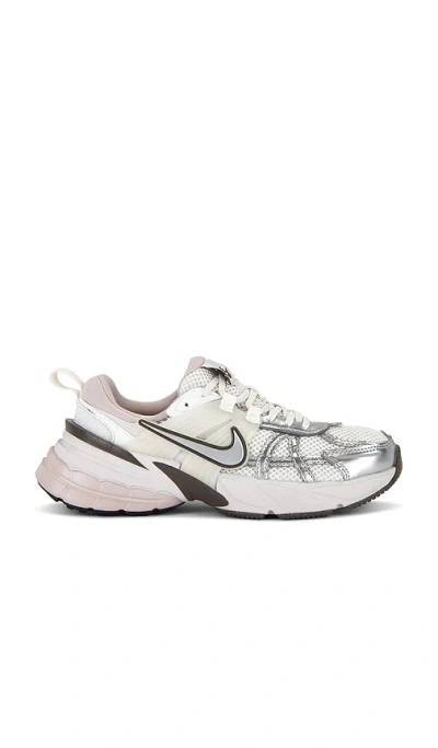 NIKE V2K RUN SNEAKER