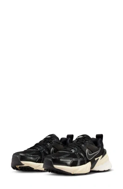 NIKE NIKE V2K RUN SNEAKER