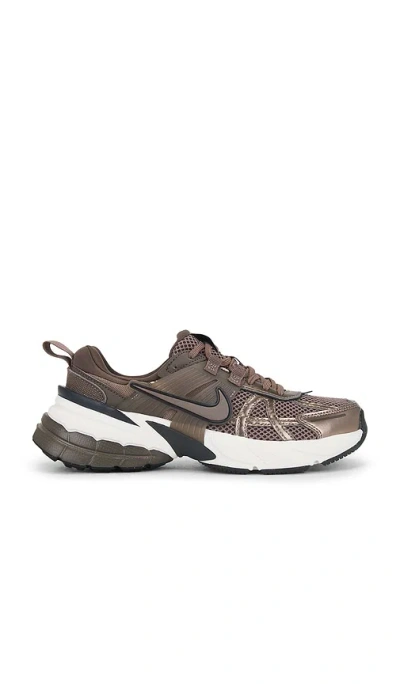 NIKE V2K RUN SNEAKER