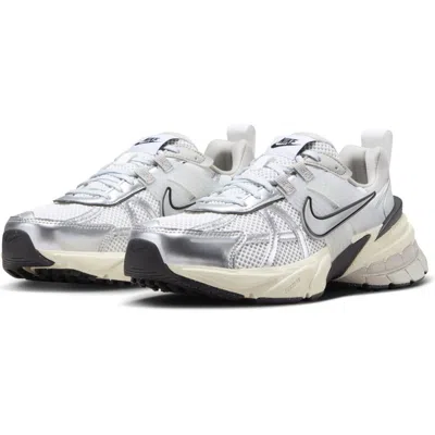 NIKE NIKE V2K RUN SNEAKER