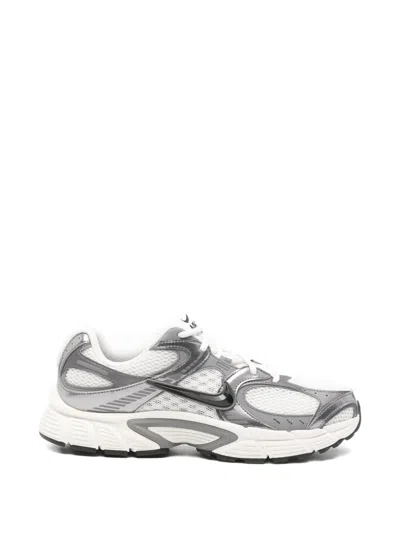 Nike V5 Rnr Logo Sneakers In Multi