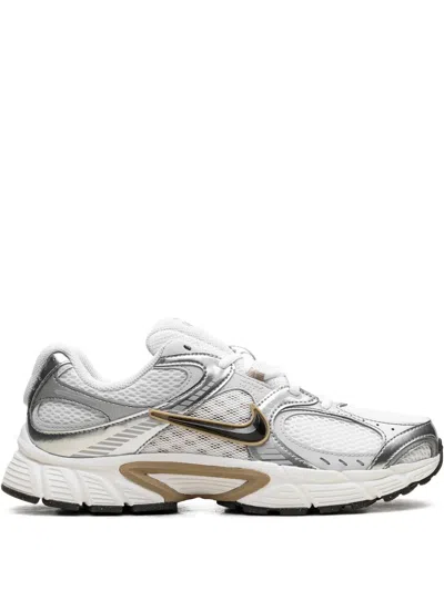 Nike V5 Rnr Sneaker In Silver