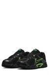 Nike V5 Rnr Sneaker In Multi