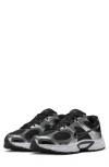 Nike V5 Rnr Sneaker In Black