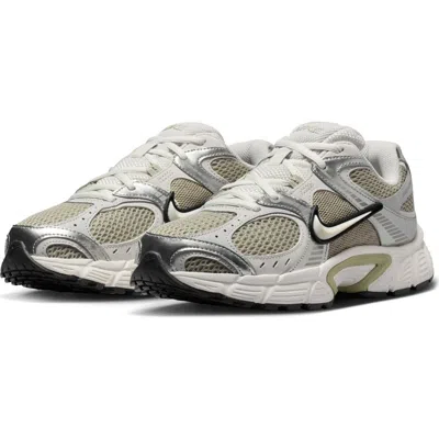 Nike V5 Rnr Sneaker In Green