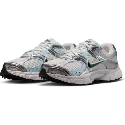 Nike V5 Rnr Sneaker