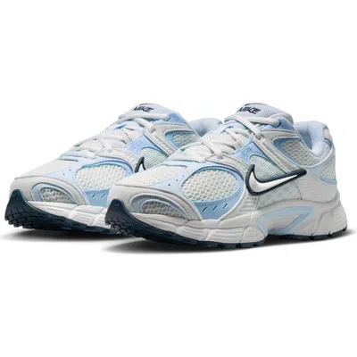 Nike V5 Rnr Sneaker In Gray