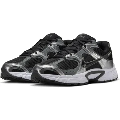 Nike V5 Rnr Sneakers In Black