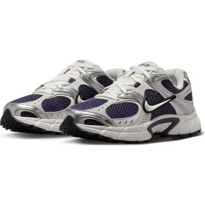 NIKE NIKE V5 RNR SNEAKER