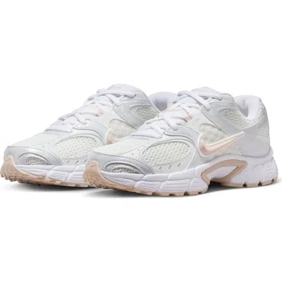 Nike V5 Rnr Sneaker In White