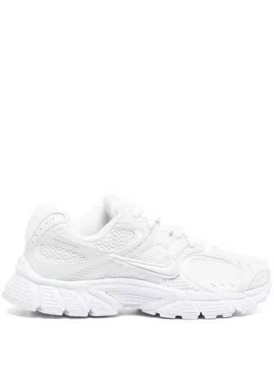 Nike V5 Rnr Sneakers In White