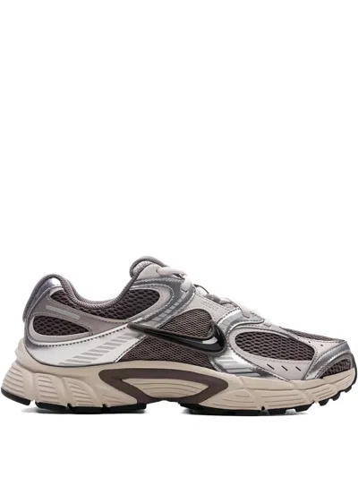 Nike V5 Rnr Sneakers In Gray