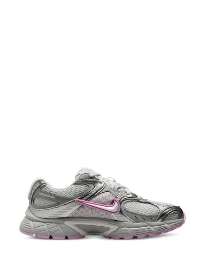 Nike V5 Rnr Sneakers In Gray