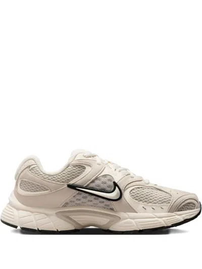 Nike V5 Rnr Sneakers In Neutral