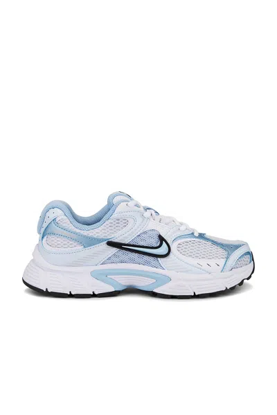 Nike V5 Runner Sneaker